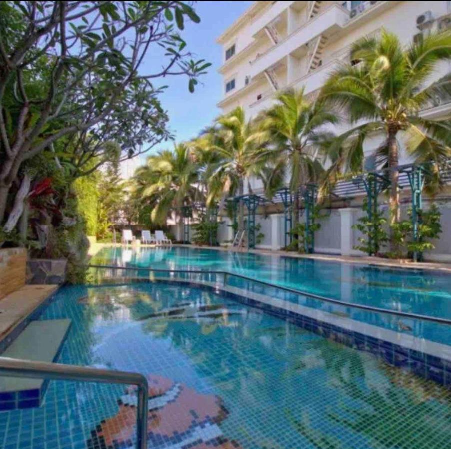 Baan Klang Condo Hotel HHQ Exteriör bild