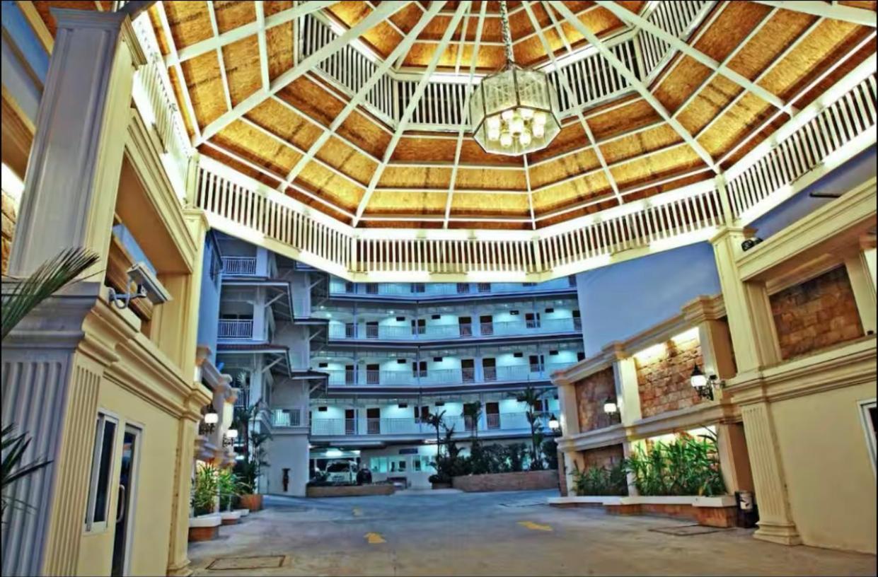Baan Klang Condo Hotel HHQ Exteriör bild