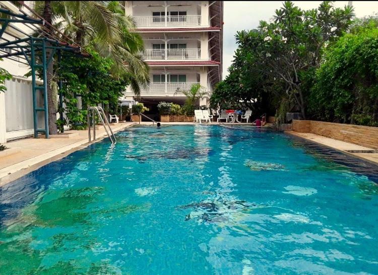 Baan Klang Condo Hotel HHQ Exteriör bild