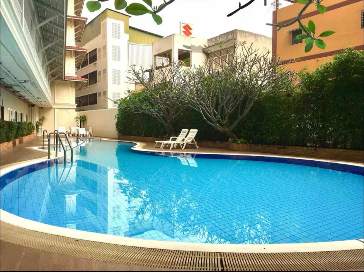 Baan Klang Condo Hotel HHQ Exteriör bild
