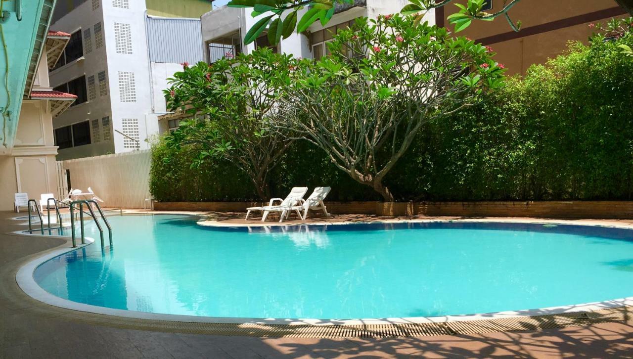 Baan Klang Condo Hotel HHQ Exteriör bild