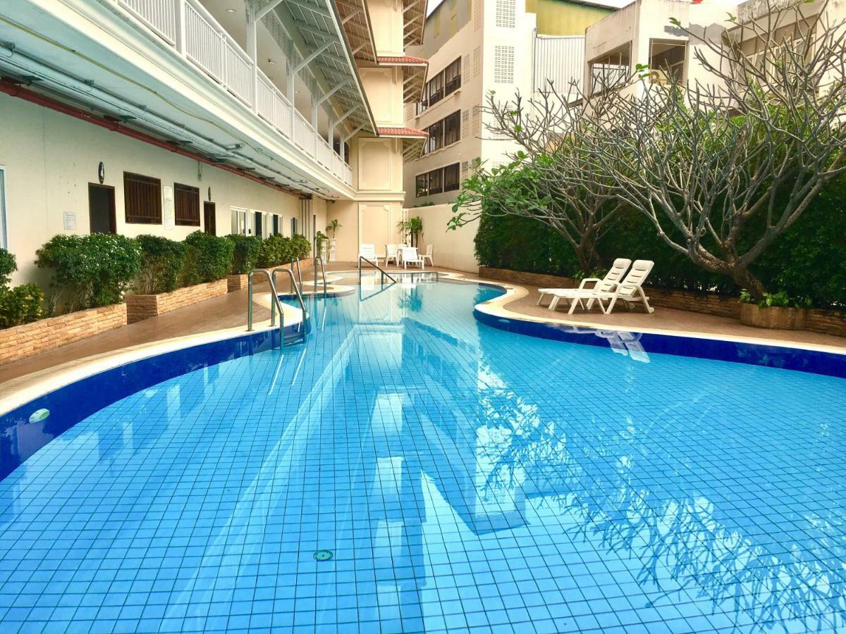 Baan Klang Condo Hotel HHQ Exteriör bild